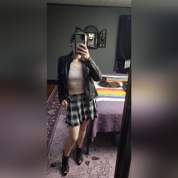 Meet your Posher, Harley - Picture 2 of 16